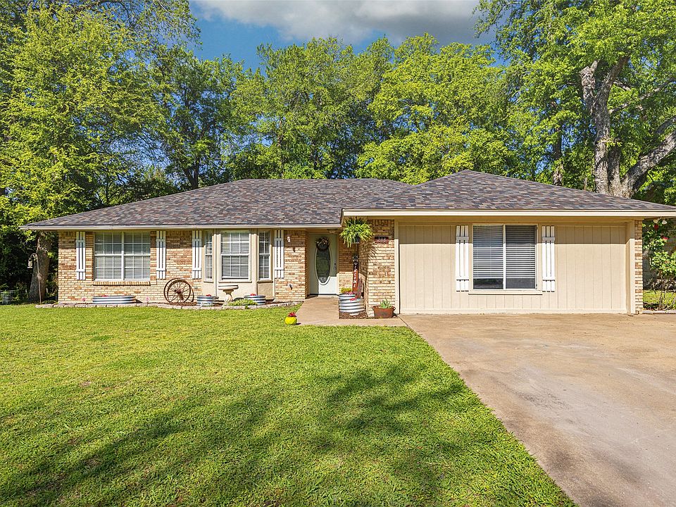 1st image of 208 Rolling Hills Ln