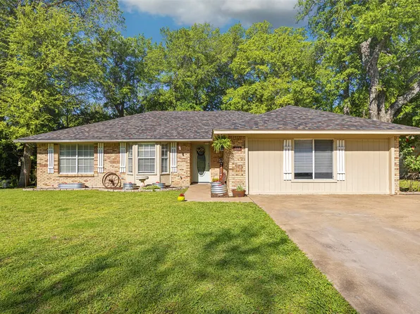 208 Rolling Hills Ln, Farmersville, TX 75442