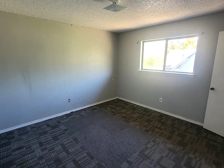 515 Falcon Dr — Photo 8