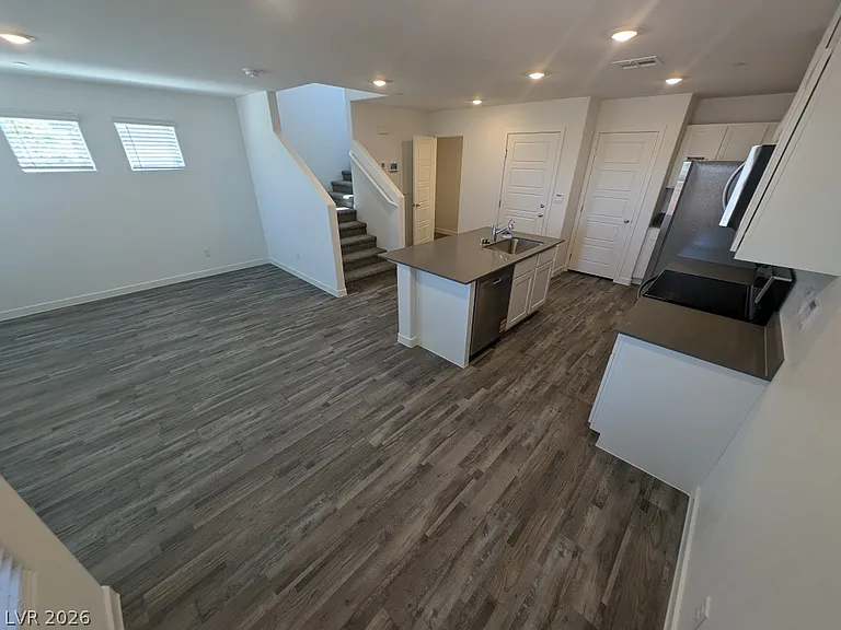 484 Golden Myna Ave — Photo 8