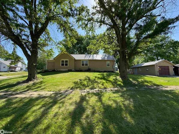 208 W 4th St, Hedrick, IA 52563