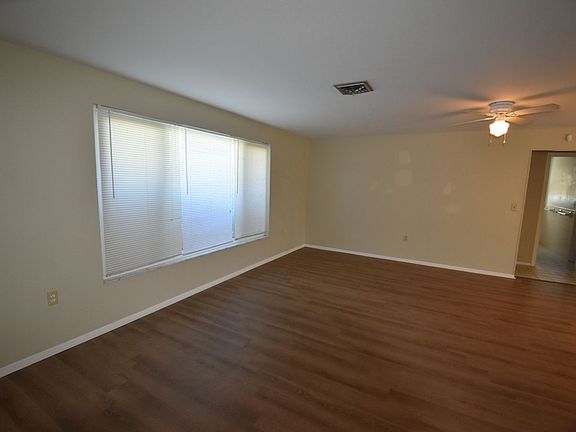 5th image of 1500 Lakeside Dr