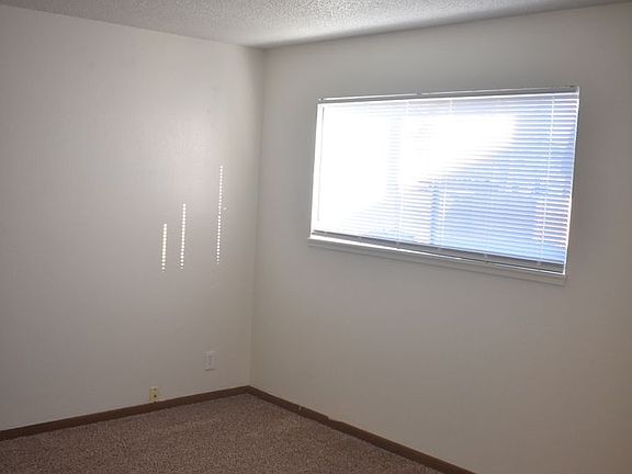 2nd image of 115-123 E Grove St #115