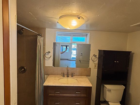 4th image of 940 McIntyre St Unit C