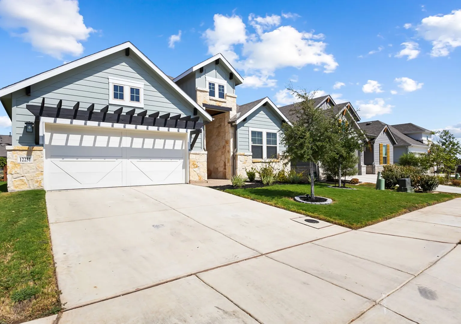 Stunning Single-Story 5-Bedroom Home in The Crossvine! — Photo 2