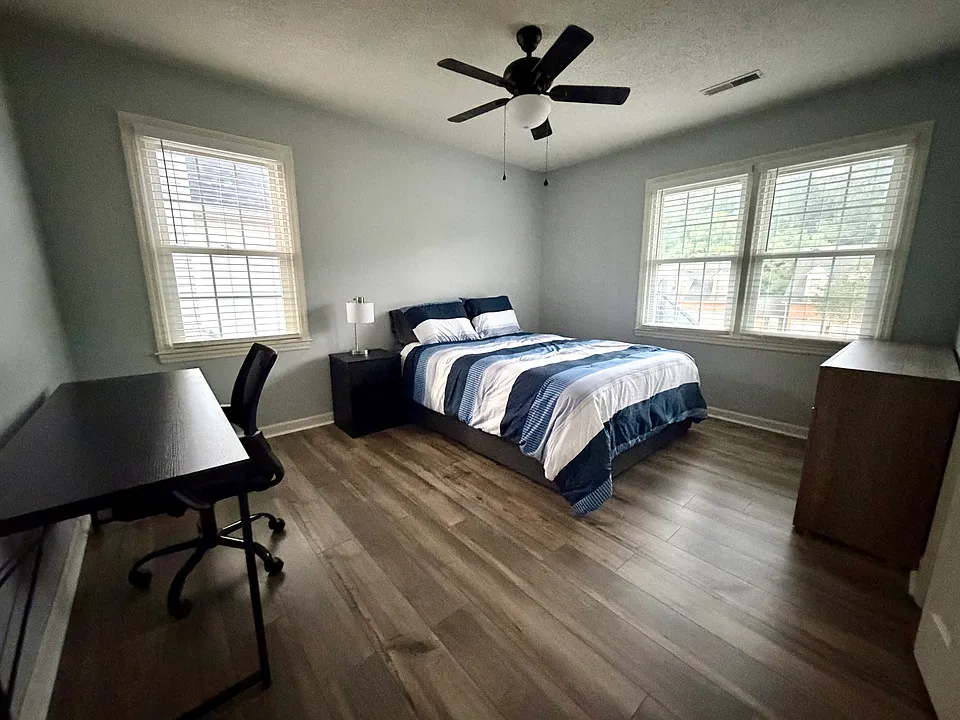 101 N Warwick Trce