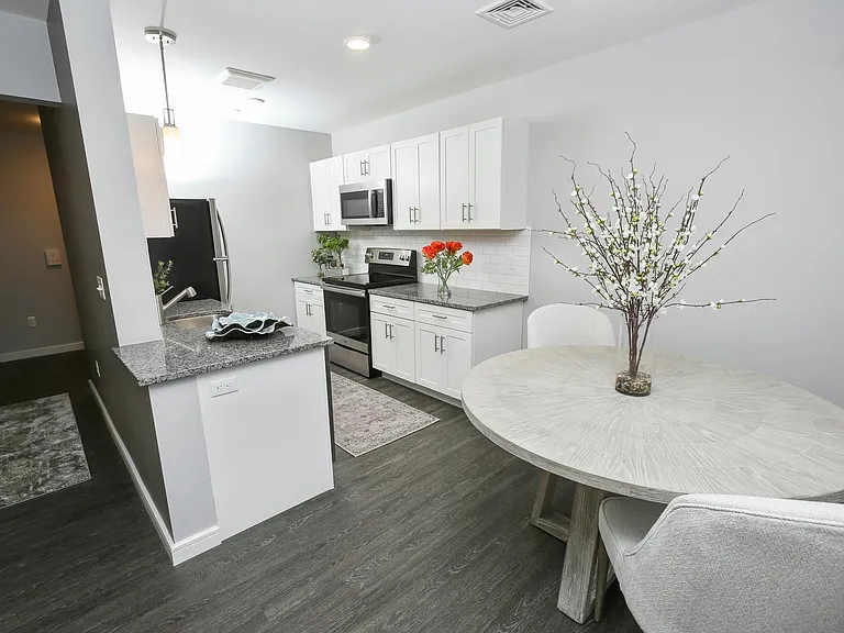 Westledge Apartments — Photo 36