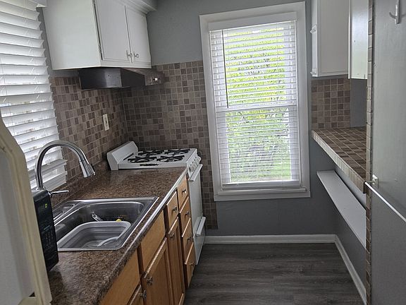 3rd image of 2502 Roosevelt Rd