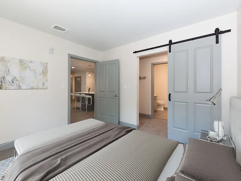 735 Truman Apartments — Photo 10