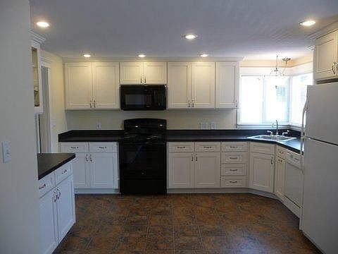 2nd image of 66 SE Glencoe St