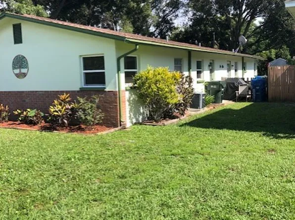 3022 Meadow Lake Ave, Largo, FL 33771