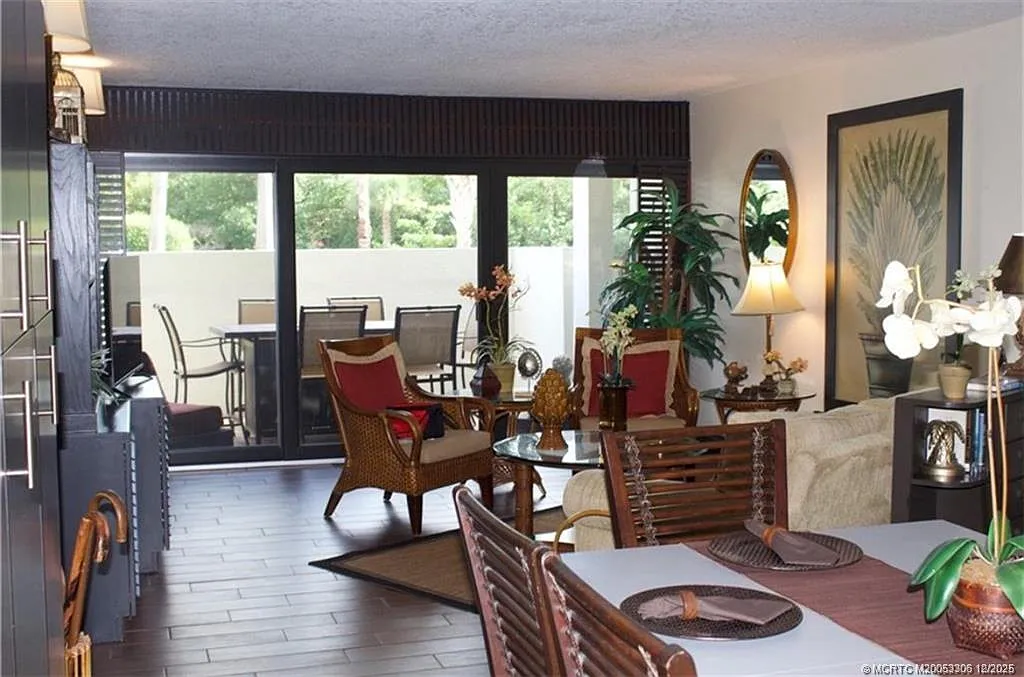 2 bed, 2.0 bath, 1204 sqft, $4,500 — Photo 4