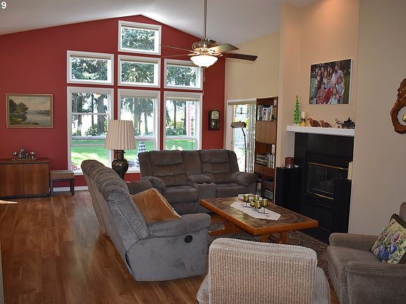 4th image of 3016 SE Baypoint Dr