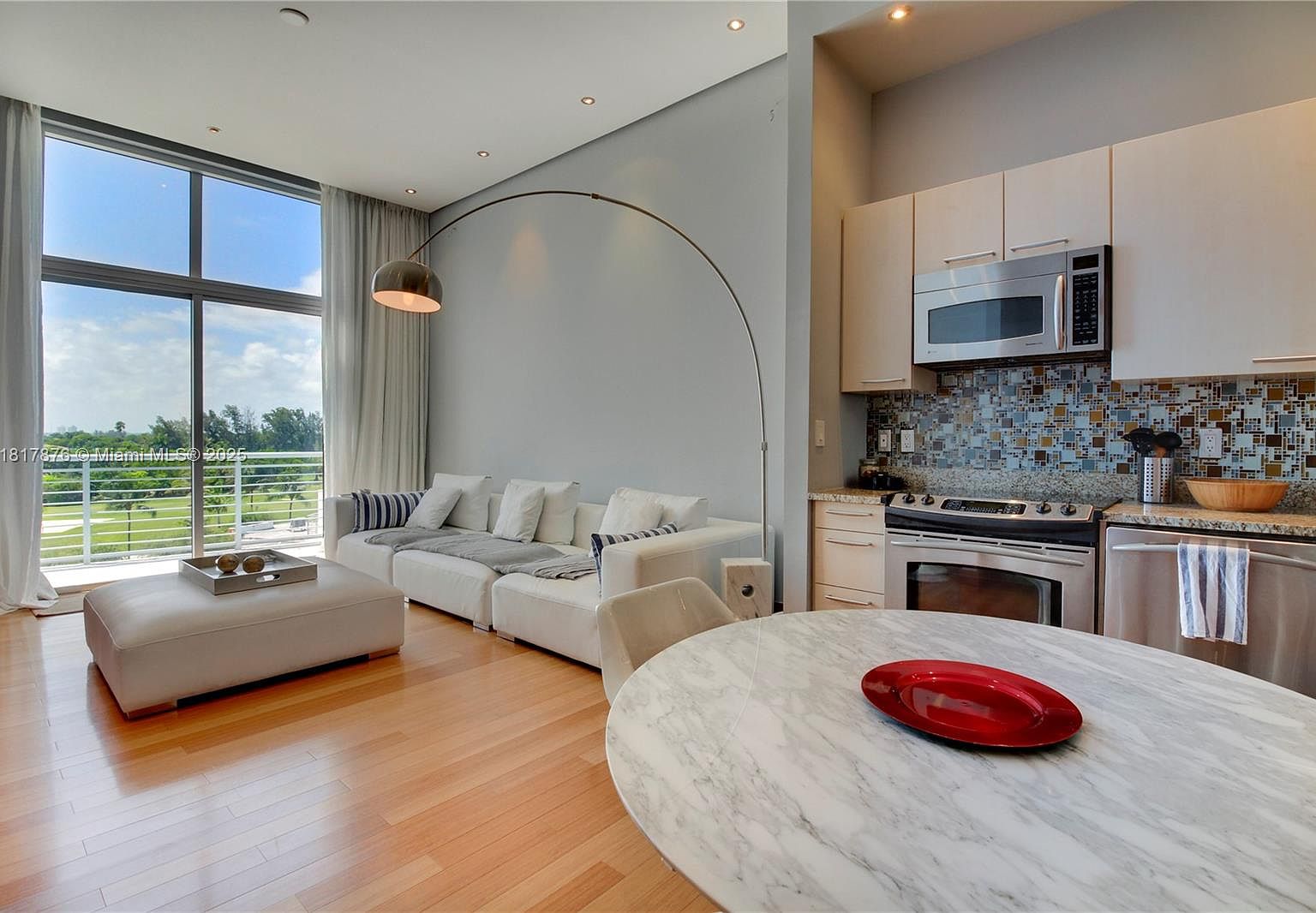 2001 Meridian Ave PENTHOUSE 21