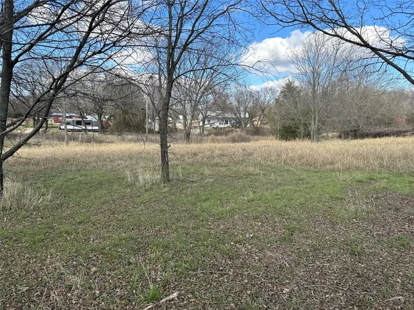 2 E Meadows St, Saint Jo, TX 76265