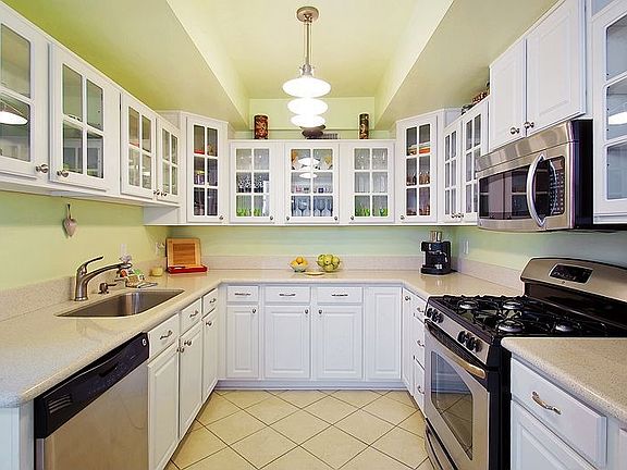 5th image of 17140 Burbank Blvd Unit 105