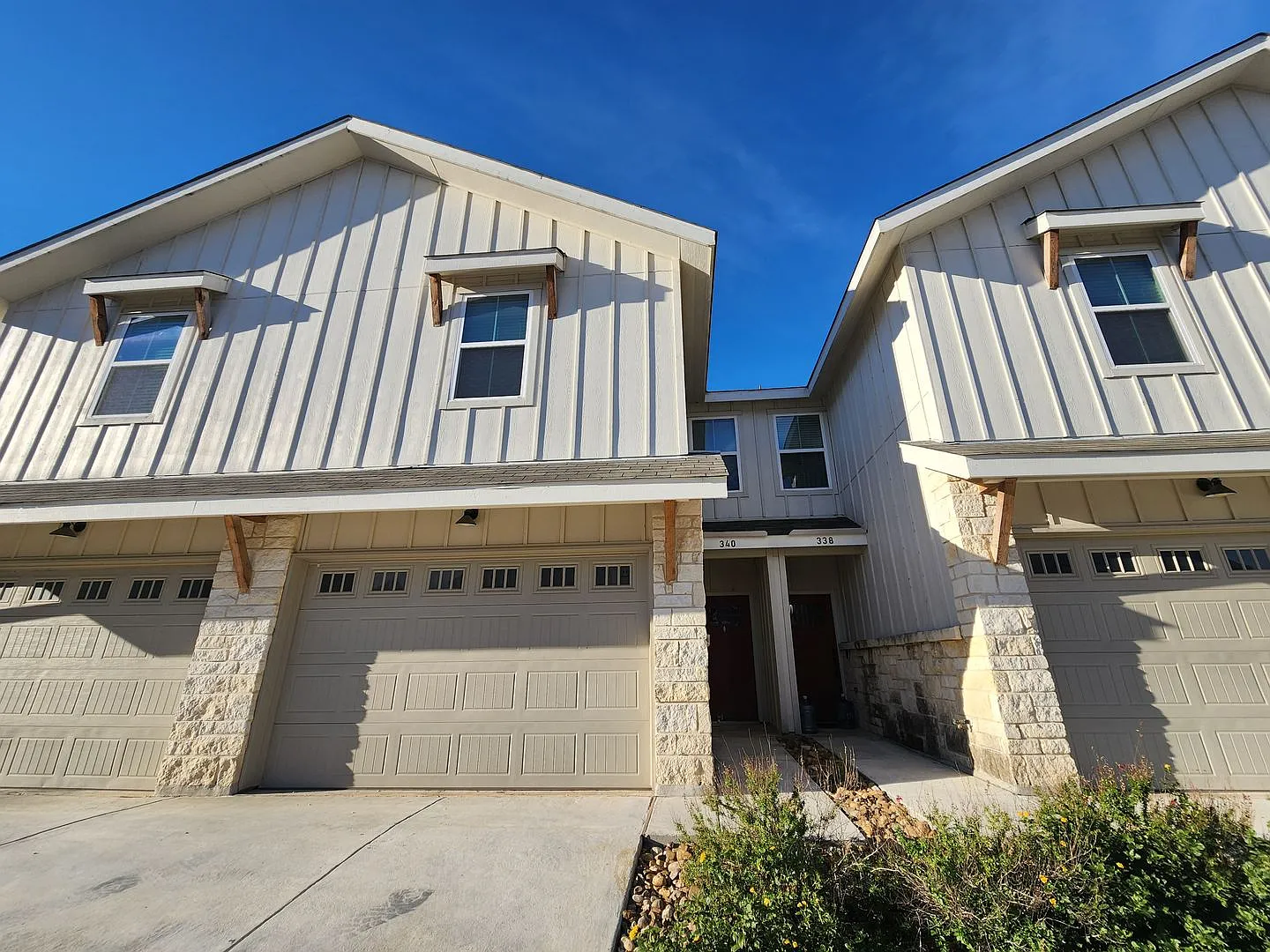 1 Month Free Rent 3/2.5/1.5 Fourplex with Granite Countertops, 9ft Ceilings, Fridge, Washer, Drye... — Photo 2