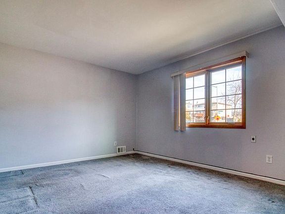 5th image of 74 Elwood Ave Floor 1