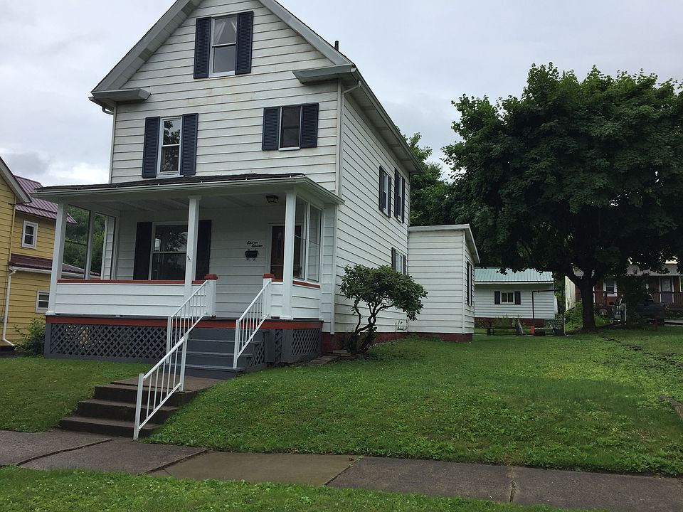 Front of house off Dorey st.