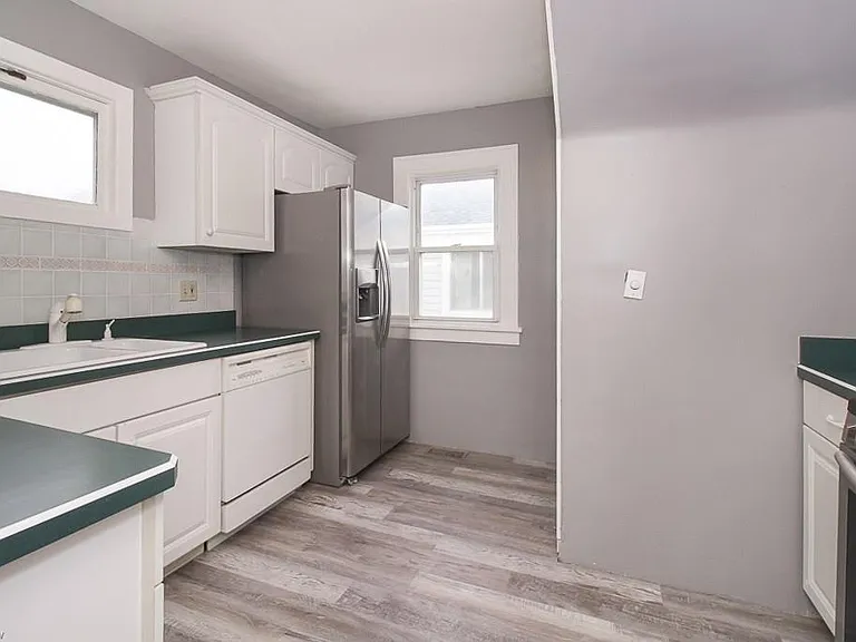 4520 Kenmore Ave — Photo 9