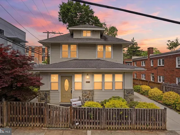 2206 S Grant St, Arlington, VA 22202