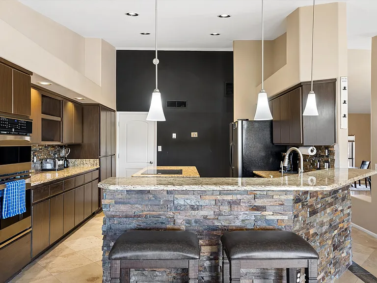 9033 W Patrick Ln — Photo 8