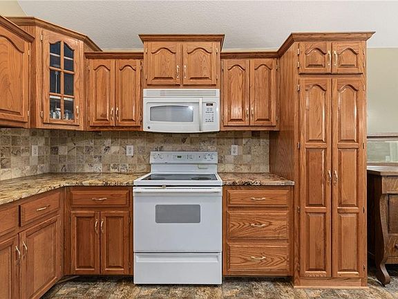 4th image of 15795 Meadow Ct