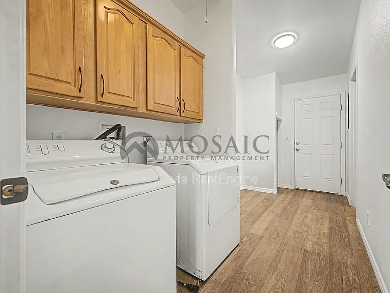 1625 S 74th St — Photo 35
