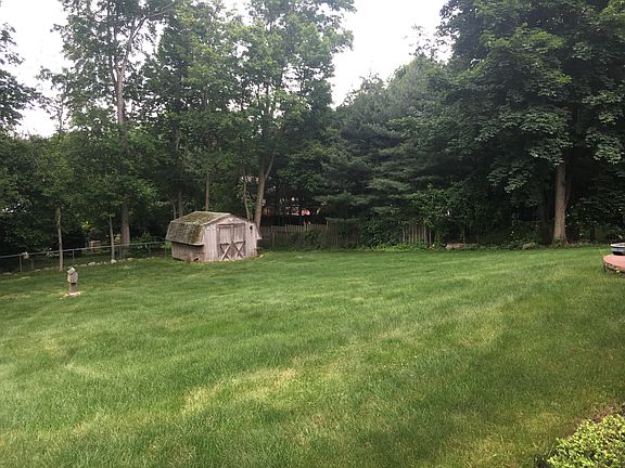 3rd image of 44 Gottlieb Dr