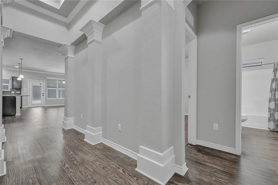 3 bed, 2.0 bath, 1638 sqft, $2,295 — Photo 3