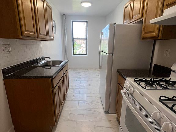 4th image of 78-11 Kew Forest Ln #4BB