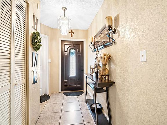 5th image of 20239 NW 33rd Court