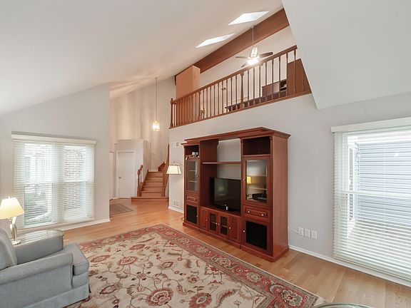 4th image of 2128 N Lake Shore Cir