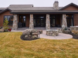 22884 Moss Rock Dr, Bend, OR 97701