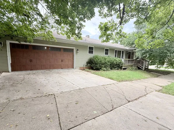 1612 N Roosevelt Ave, Bloomington, IL 61701