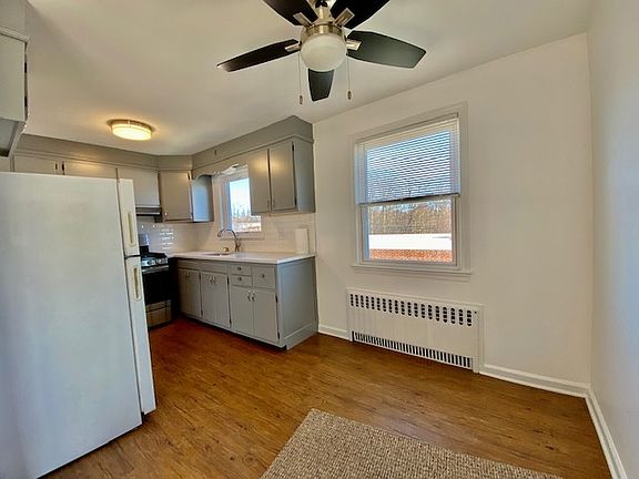 3rd image of 1025 Louise Ave #2