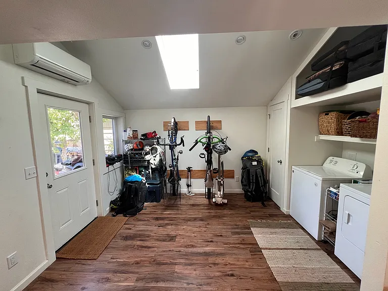 1049 E St — Photo 13
