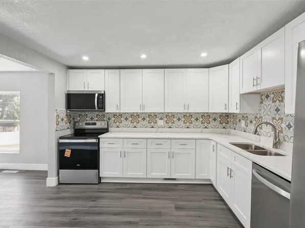 3200 6th Ave, Des Moines, IA 50313