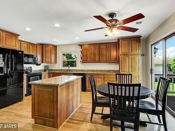 4th image of 4504 Old Field Dr
