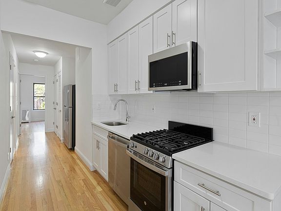 3rd image of 856 Lexington Ave APT 5