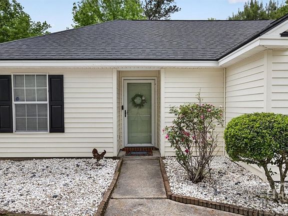 3rd image of 212 Longleaf Circle