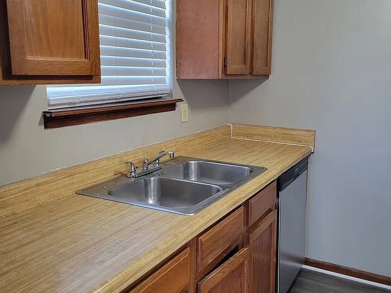 1342 Independence Dr #C — Photo 3