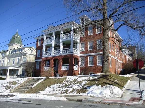 303 N New St, Staunton, VA 24401