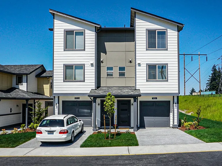 Sawyer Trail Apartments & Townhomes — Photo 1