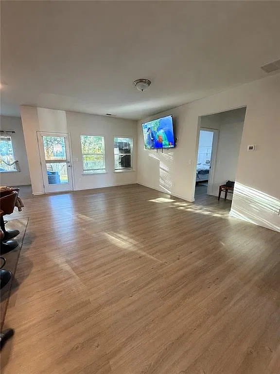 3 bed, 2.0 bath, 1744 sqft, $2,300 — Photo 3