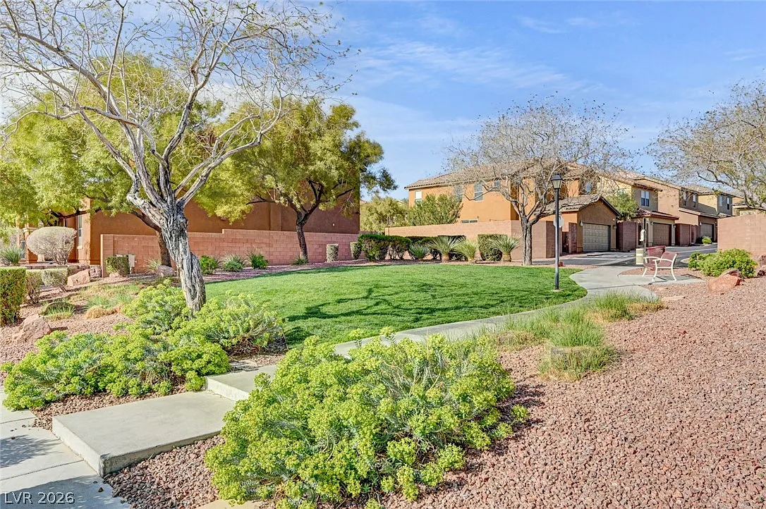 3 bed, 2.5 bath, 1373 sqft, $1,995 — Photo 3