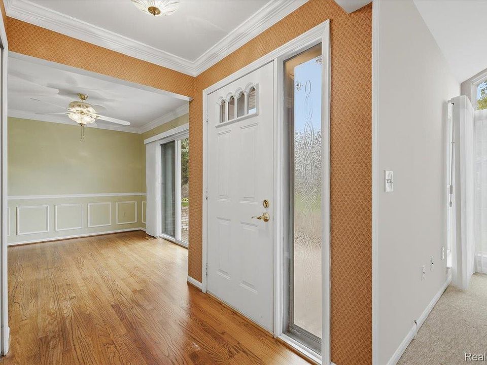 48461 Newcastle Ct, photo 3