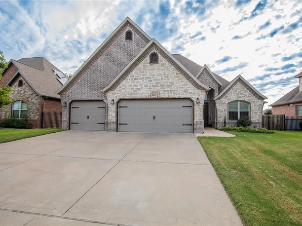5601 S 65th St, Rogers, AR 72758