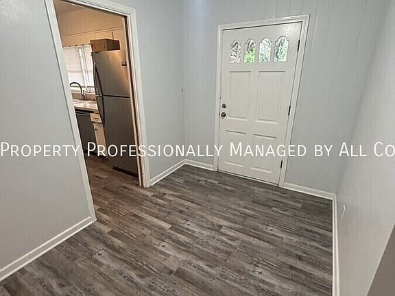 5th image of 2718 Collins Ave