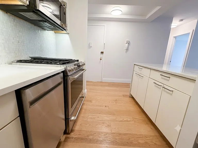 135 W 96th St #2B — Photo 3